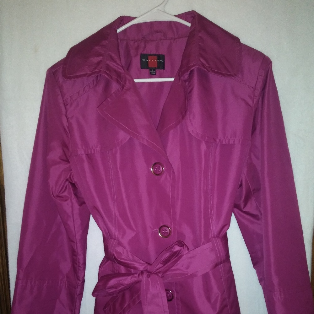 Gallery Rain Coat. Fuschia color